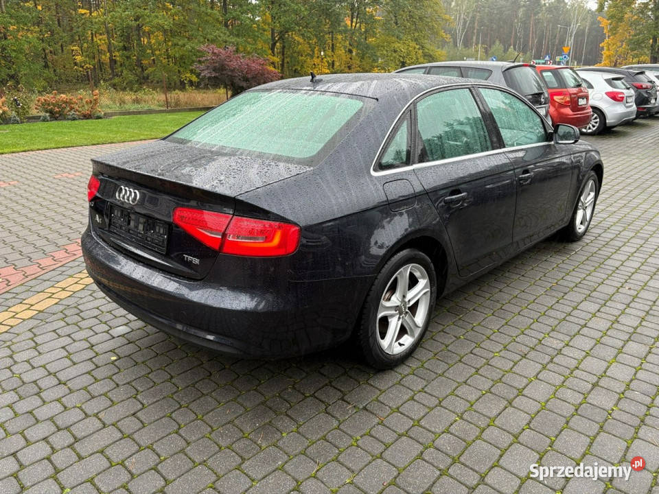 Audi A4 sedan 18 benzyna 170 Xenony Skóry światła przeciwmgielne Lipówki