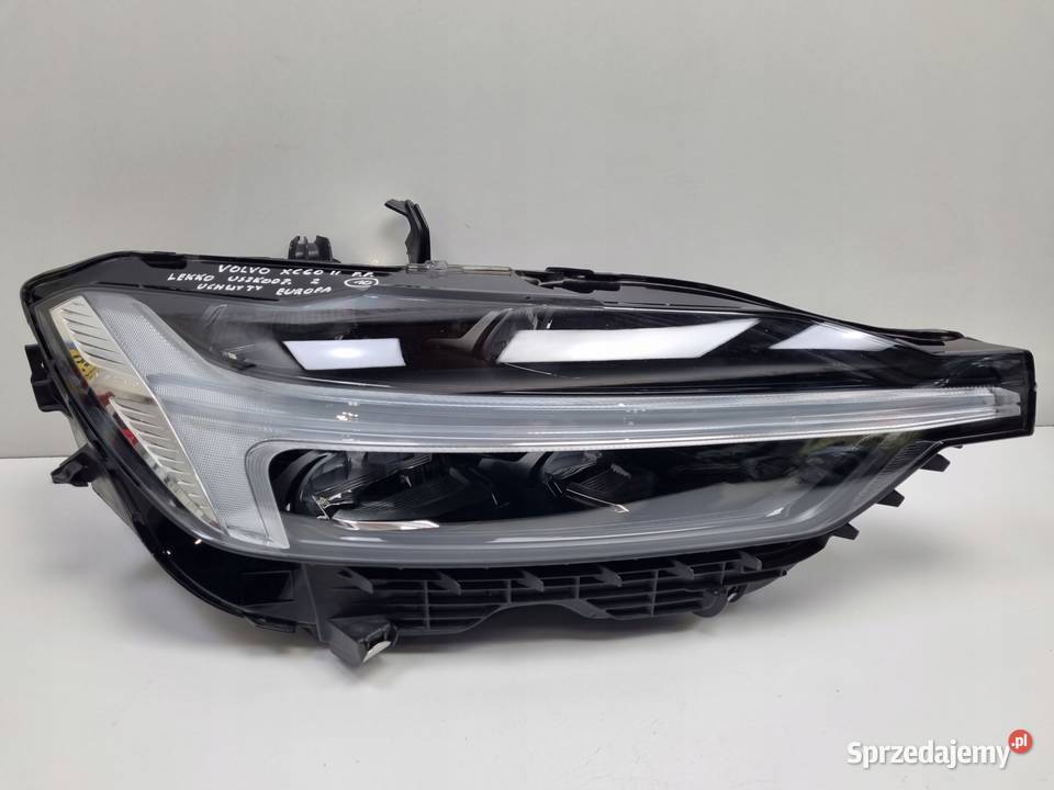 Volvo XC60 II FULL LED PRZEDNIA LAMPA PRAWA Janów