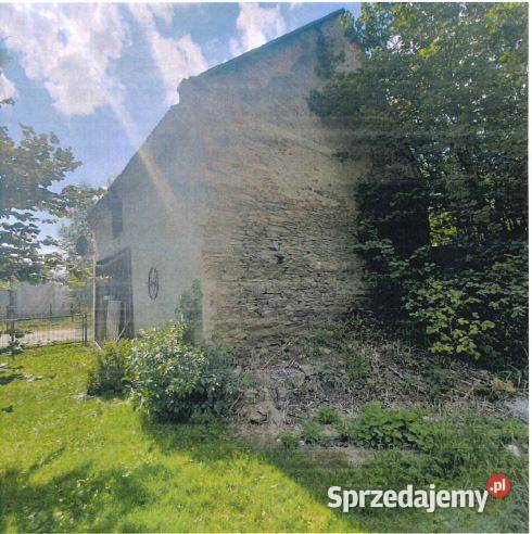 Syndyk sprzeda siedlisko dom i budynki mieszkalny Pomianów Górny