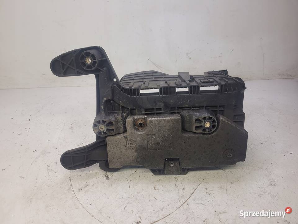 PODSTAWA AKUMULATORA AUDI A3 Q3 1K0915333H osobowe Przystajń