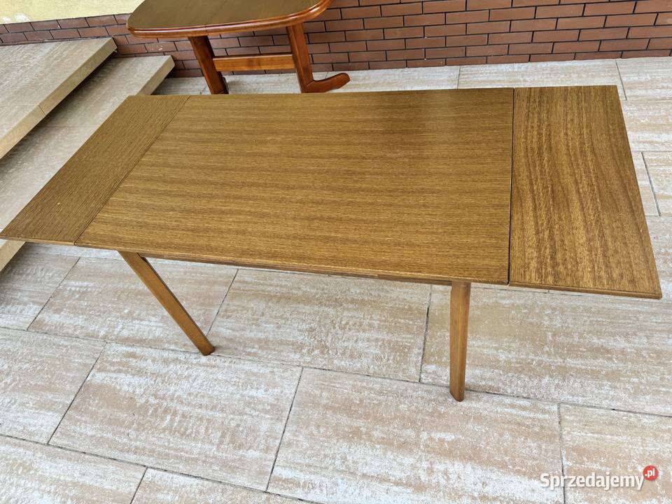 Stół rozkładany prosty w kolorze dębowym do Sulbiny