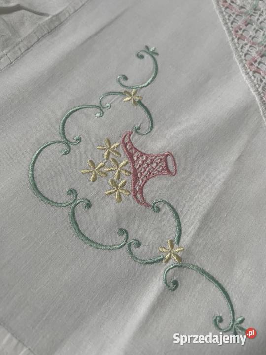 Poszewka gobelin haftowana z koronkami