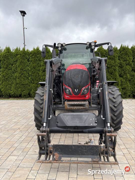 Valtra A134 z ładowaczem Grabów Szlachecki