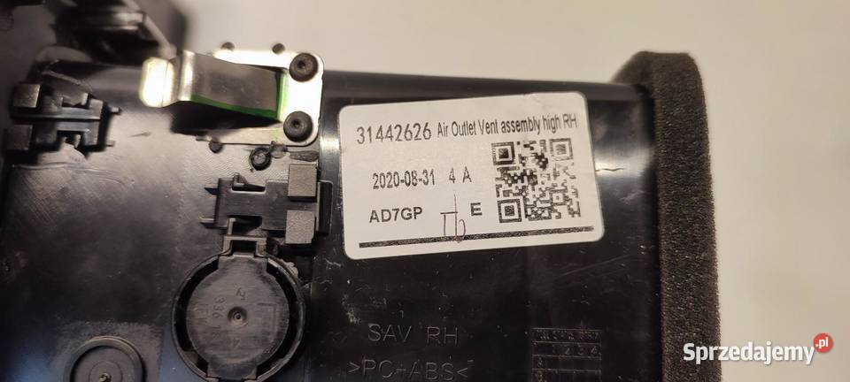 VOLVO XC40 KRATKA NAWIEWU DESKI PRAWA 31442626 Części samochodowe sprzedam