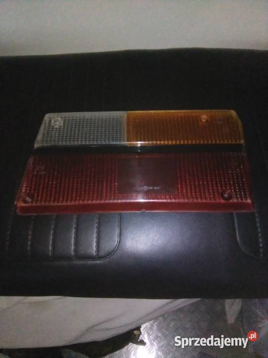 Dacia 1300 1310 Osłony tylnych lamp w bagażniku Wrocław sprzedam