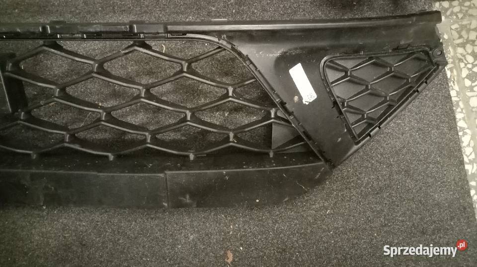 Seat Arona 6f9 2021 atrapa środkowa zderzaka osobowe Karoseria