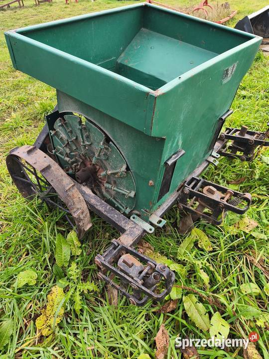 Sadzarka do ziemniaków na 2 koła Maszyny rolnicze Bielsk Podlaski