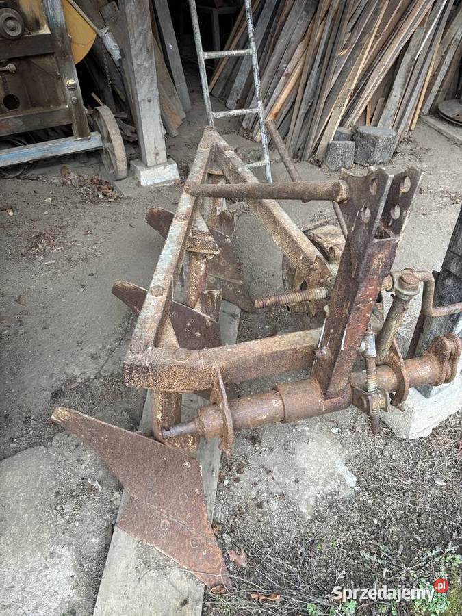 Pług trzyskibowy nieuszkodzony