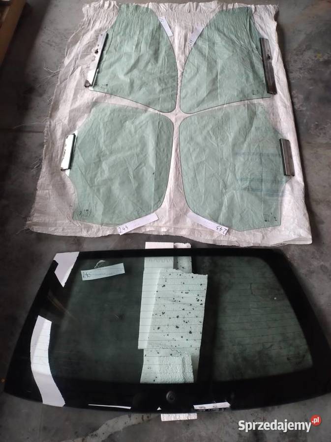 Szyba tylna w klape lampy Opel corsa C 5 D