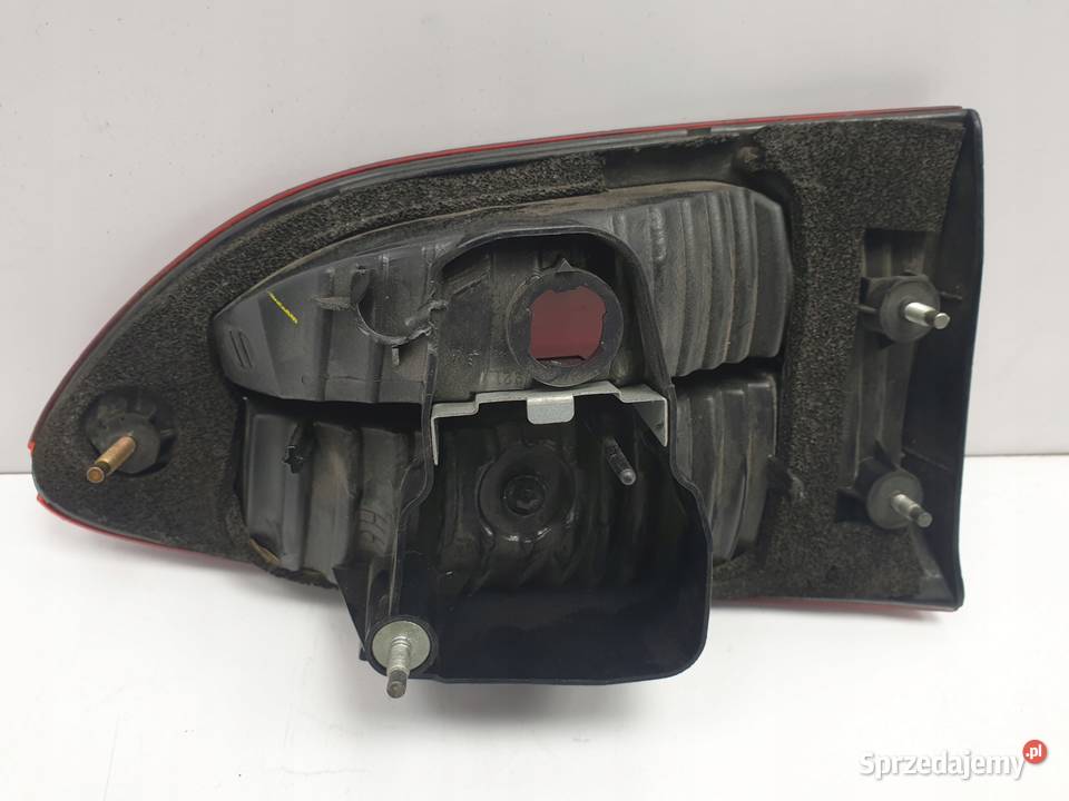 LAMPA Subaru Tribeca TYLNA W KLAPE PRAWA prawy osobowe Rudka