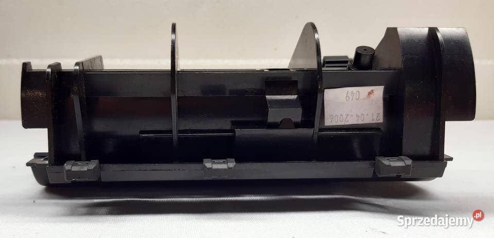 POPIELNICZKA AUDI A4 B7 8E0857951 Mielęcin