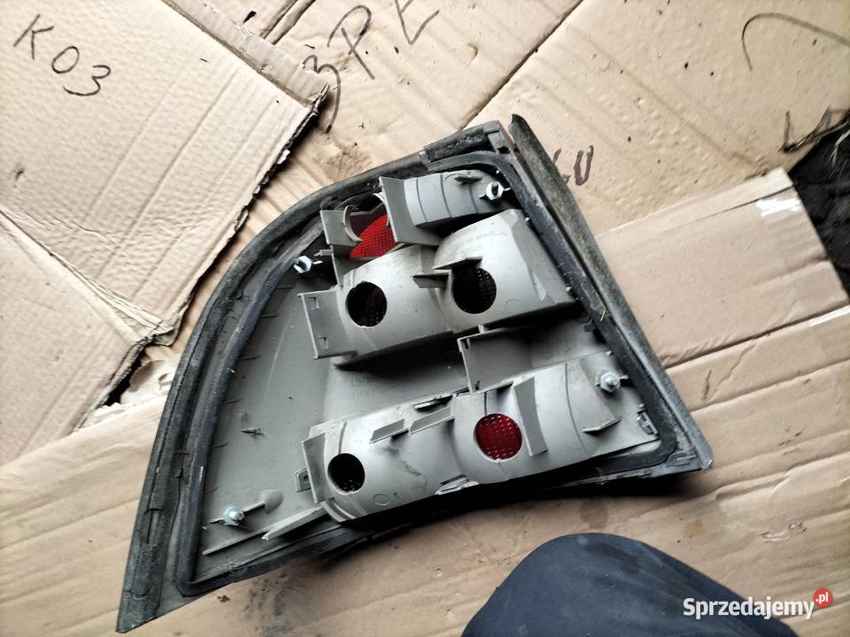 LAMPA TYLNA PRAWA OPEL VECTRA B PRAWA osobowe Kamień-Kolonia