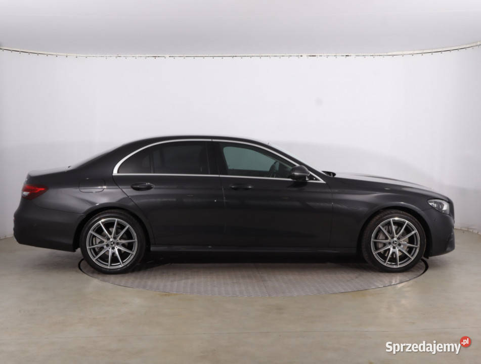 Mercedes E E 220 d asystent pasa ruchu