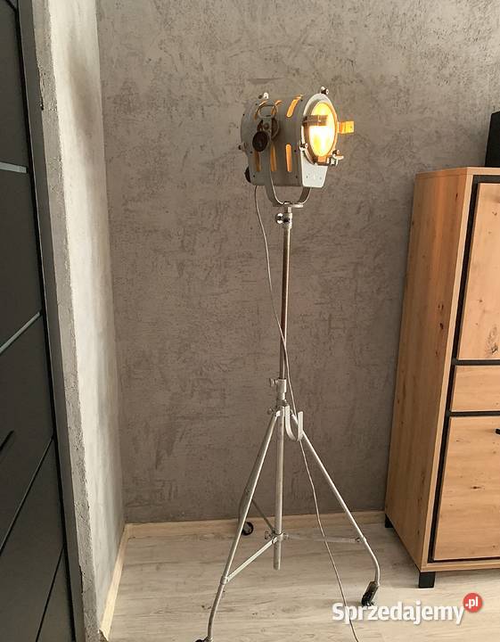 Lampa filmowo teatralna PRL 1963 r Vintage loft wielkopolskie Poznań