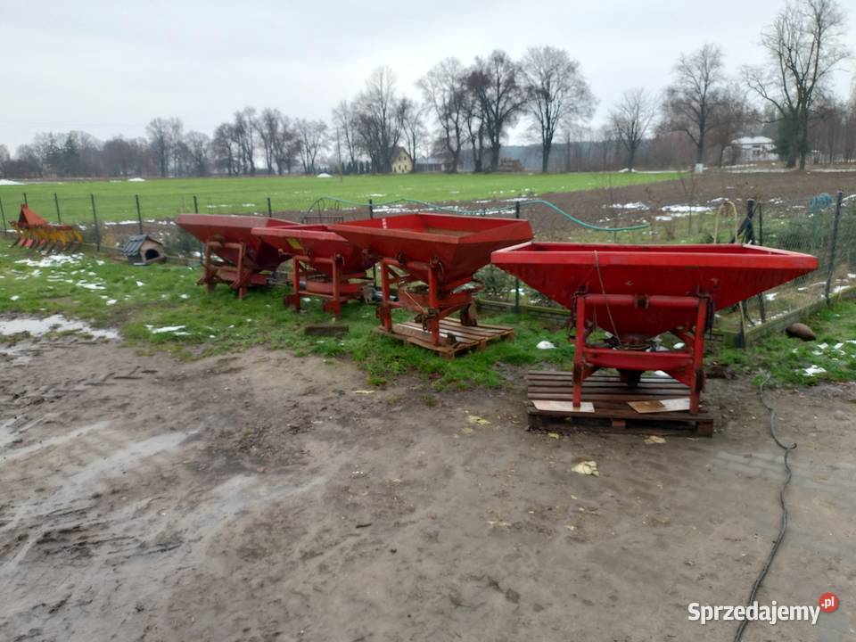 Rozsiewacz nawozu Lely 700 900 litrów szeroki Łuków