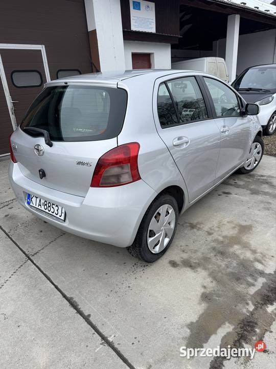 Toyota yaris 13 B grama rdzy Rok produkcji 2008