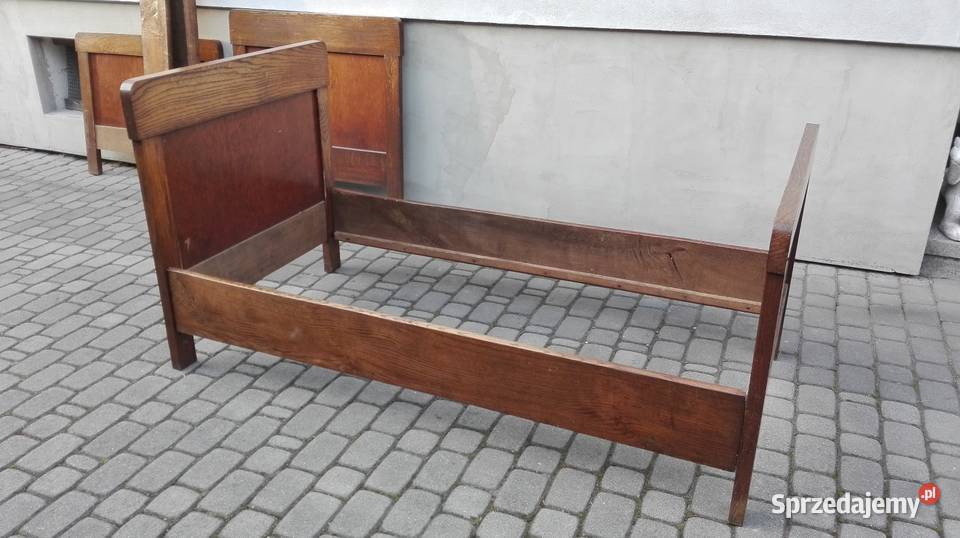 Stare łóżko dębowe zabytkowe