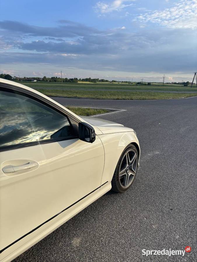 MercedesBenz Klasa C W204 30 2010 Pakiet AMG 350 nieuszkodzony Staszów
