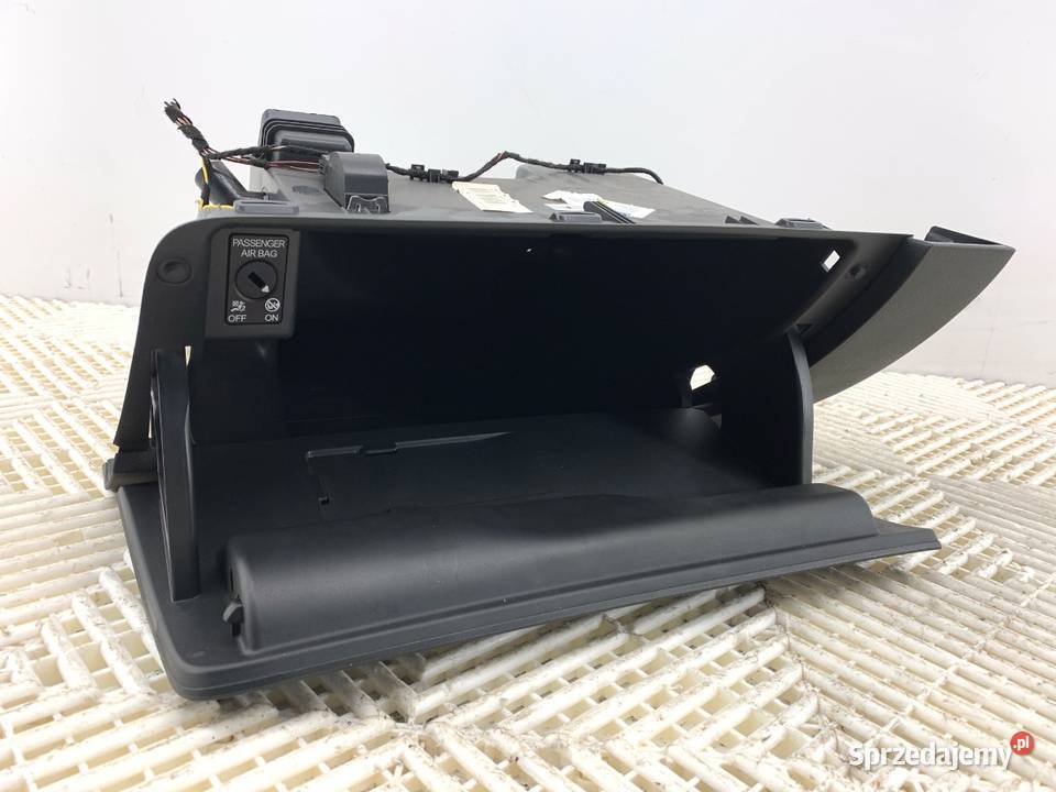 SCHOWEK PASAŻERA SKODA RAPID Hatchback podkarpackie