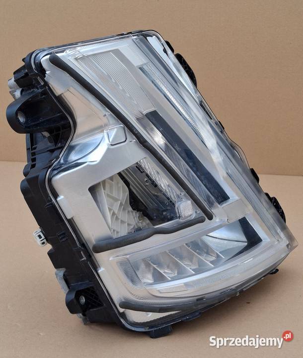 VOLVO FH5 FH 5 REFLEKTOR PRAWY FULL LED LAMPA Bieleń sprzedam