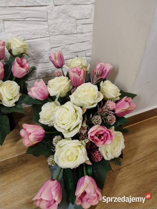 Stroik na cmentarz z wazonem wiązanka na grób