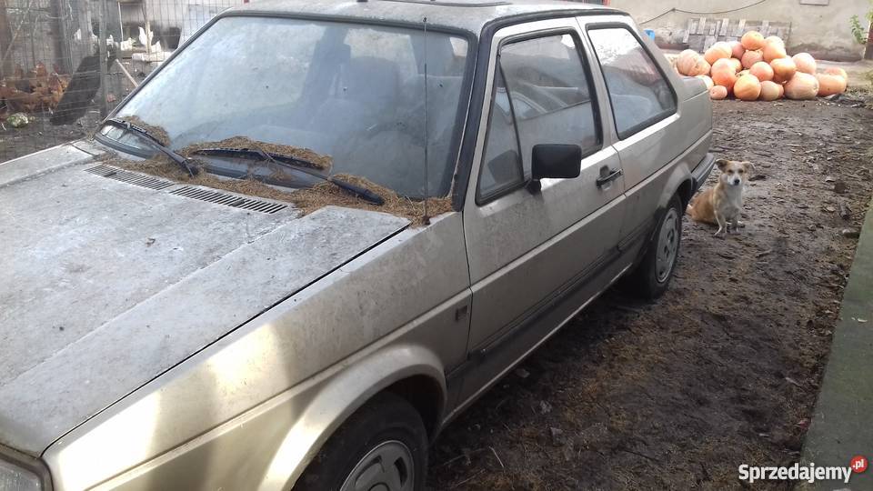 VW Jetta 1987 Klasyk złoty Czarne Błoto