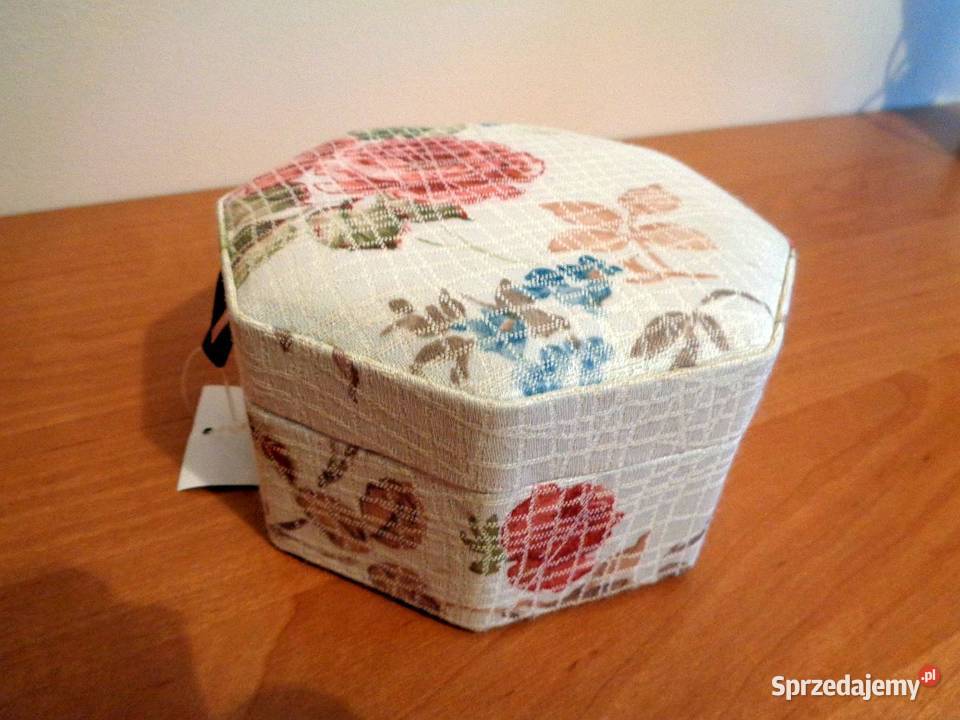 Kuferek na biżuterie kujawsko-pomorskie