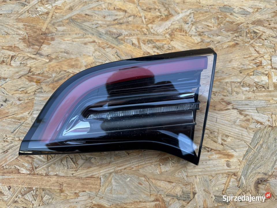 Lampa w klapę tesla 3 III Y prawa rh 150208900C osobowe Międzychód