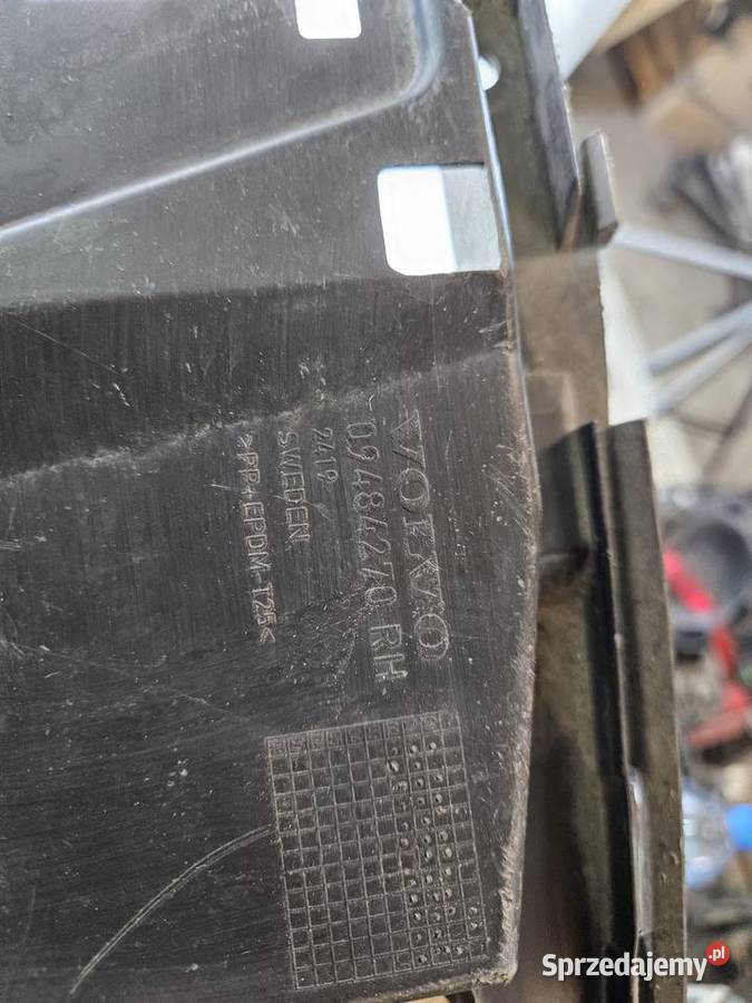 VOLVO XC70 II 0007 ŚLIZG PRAWY ZDERZAKA PRZÓD Międzychód