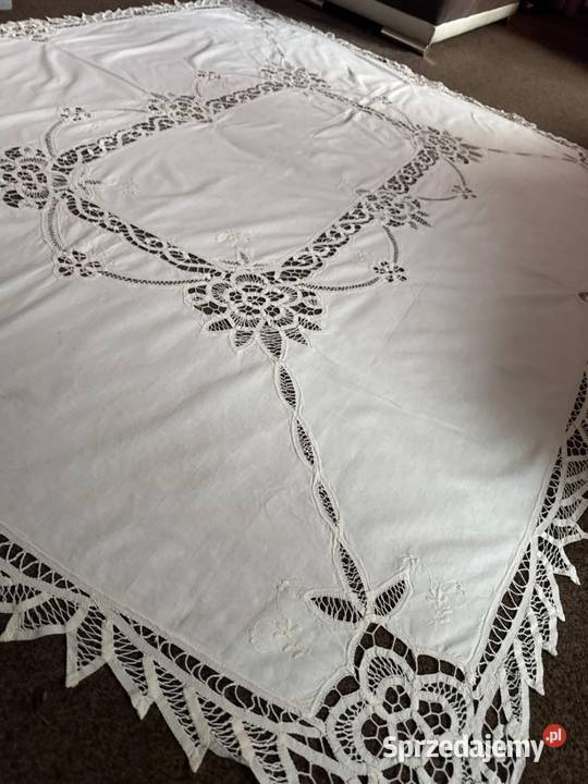 obrus haftowany z koronkami rękodzieło Zabrze