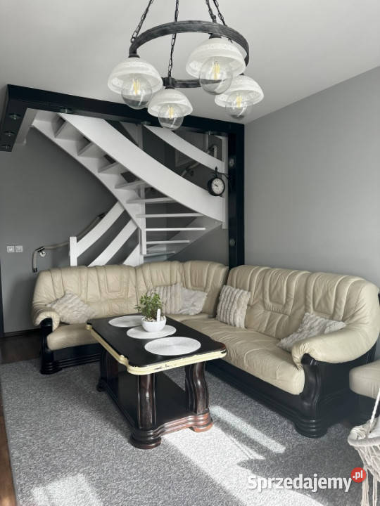 Mieszkanie dwupozimowe w centrum JelczaLaskowic Rok budowy 2008 Sprzedaż