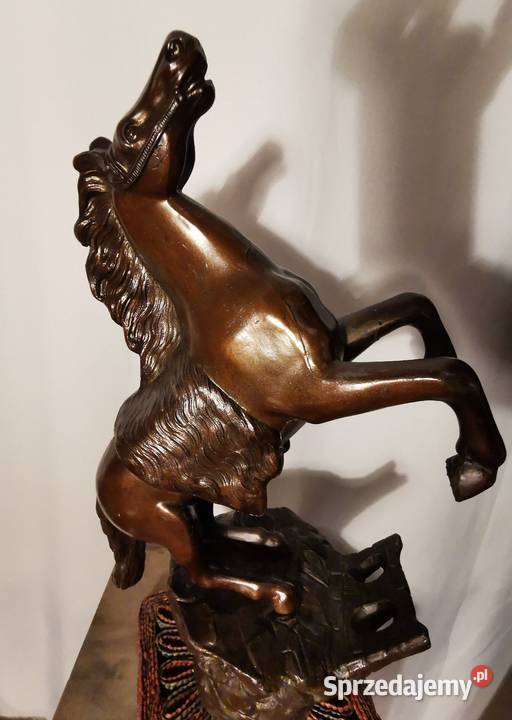 figurka konia w galopie stającego dęba Piękna łódzkie