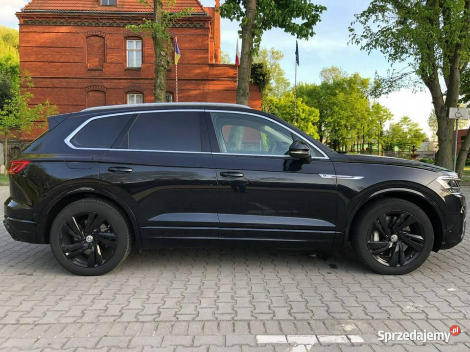 Volkswagen Touareg RLine 2019r V8 40 TDI 422 4x4 światła LED Wijewo