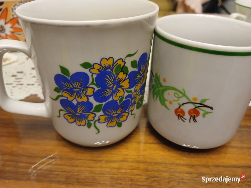 Porcelana z czasów PRLu sygnowana Warszawa