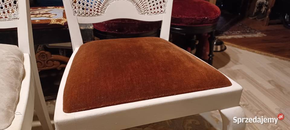 DWA ZABYTKOWE DREWNIANE KRZESLA STABILNE CZYSTE Krzesła Poznań