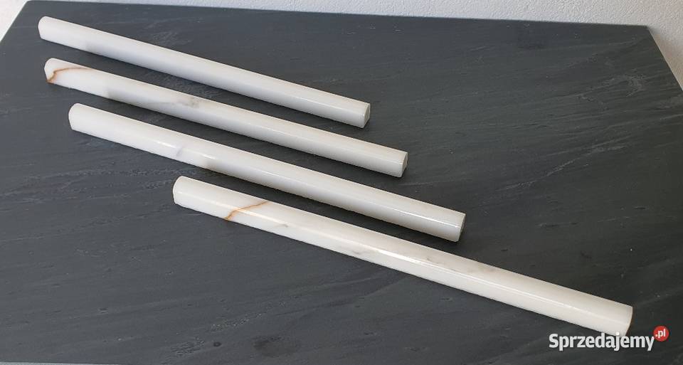 Wałek marmurowy drkoracyjny ścienny Bianco