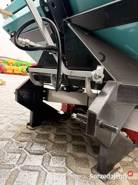 rozsiewacz dwutalerzowy polskiej produkcji nieuszkodzony Nysa