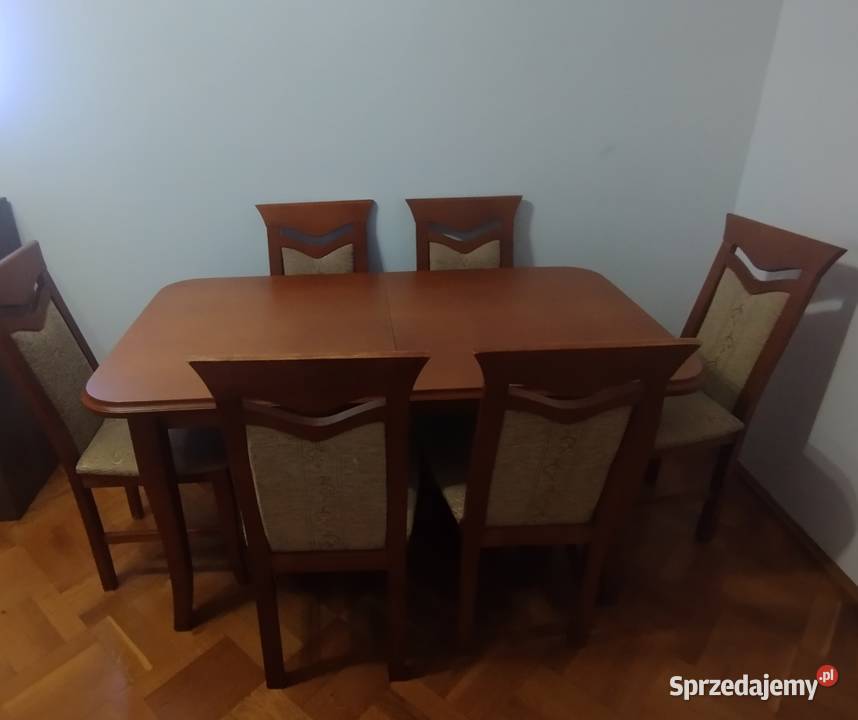 Stół rozkładany z krzesłami