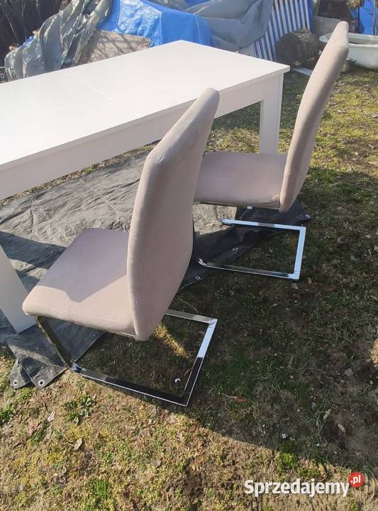 Stół kuchenny rozkładany 4 krzesła Rzepin