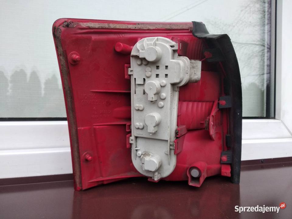 Audi A4 B6 Avant kombi lampa tył tylna prawa Sieradz