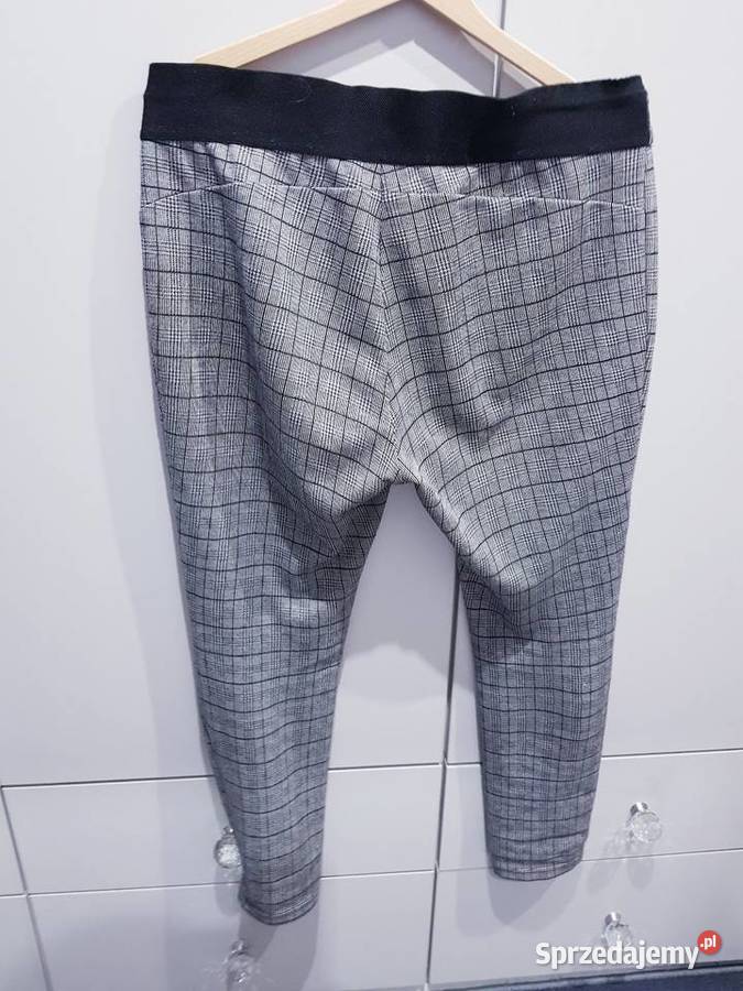 Damskie spodnie w dużym rozmiarze z defektem