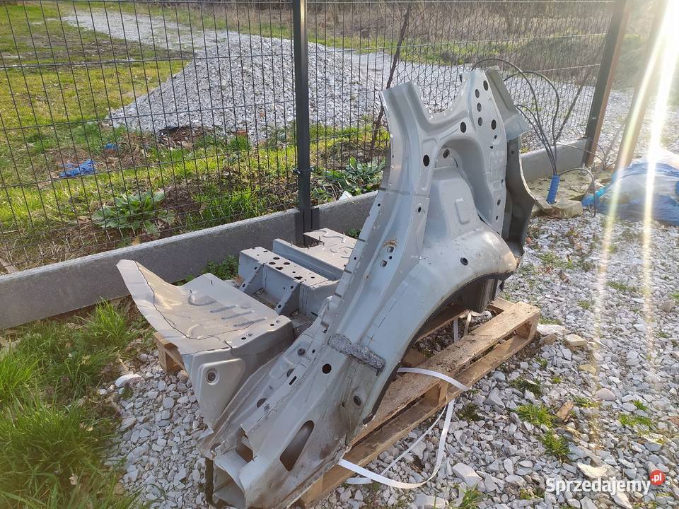 Ćwiartka podłużnica lewy tył BMW F45 Active Tarnów
