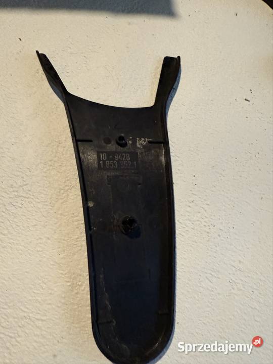 Osłona prawa pasa fotelu e12 e23 e28 OE 18533521 Mszana