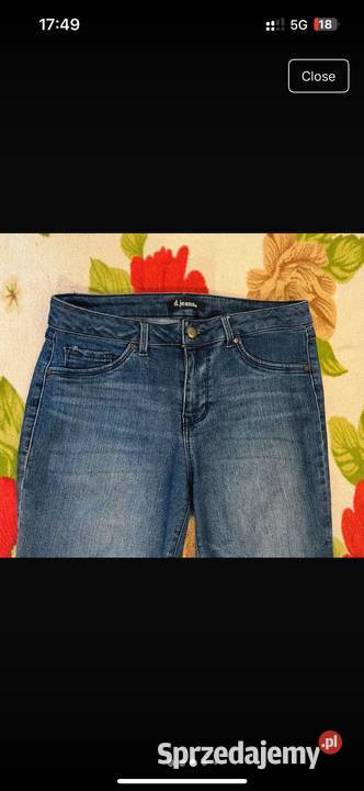 Ciemnoniebieskie obcisłe jeansy spodnie wiosna