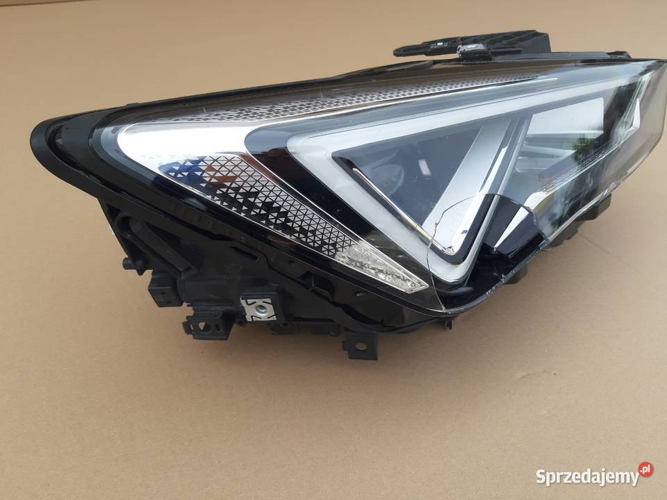 CUPRA FORMENTOR REFLEKTOR PRAWY LAMPA PRAWA Prawe Trzciel
