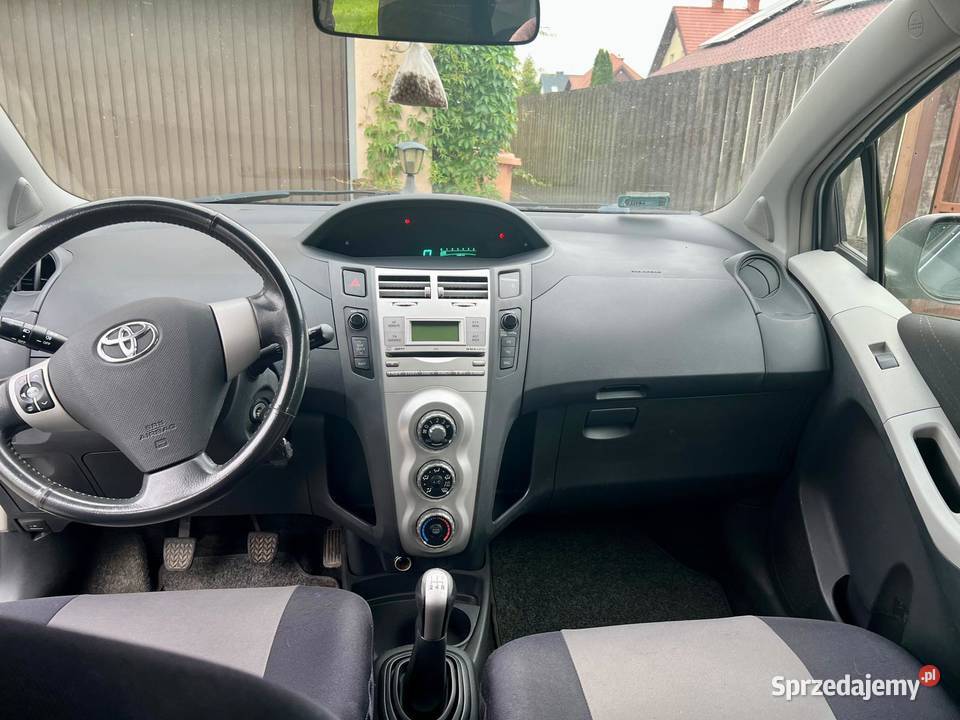 sprzedam Toyotę Yaris 2006 r przeglądzie Dobiesz