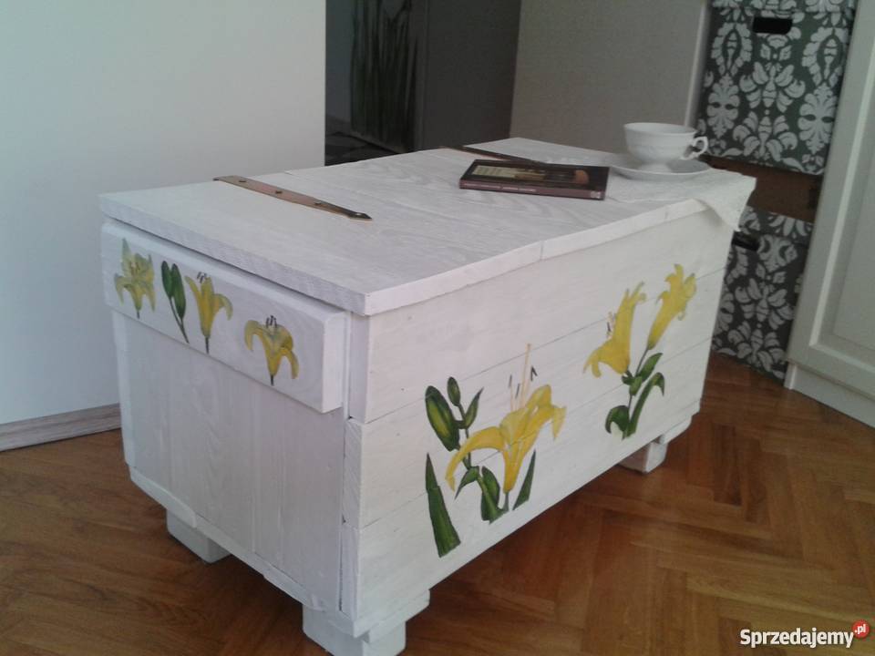 Ozdobna Skrzynia Posażna w motyw Liliowy Warszawa