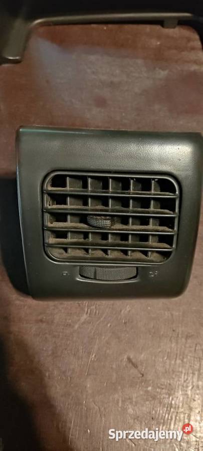 Golf 3 kratka nawiewu z tunelem prawa 2632 Stalowa Wola