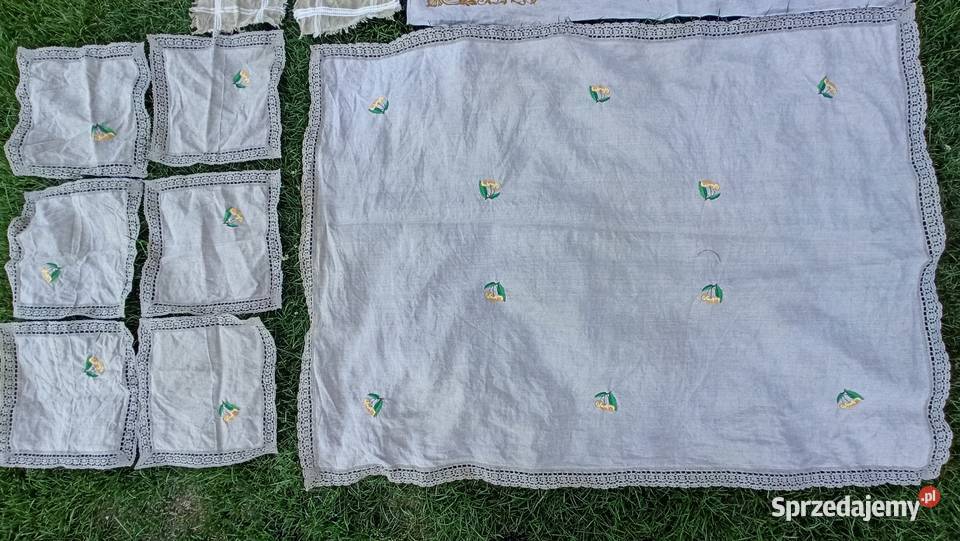 Ozdobne lniane haftowane obrusy z serwetkami łódzkie Wieluń
