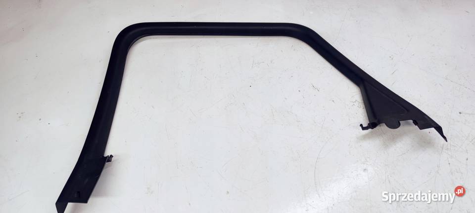 RAMKA OSŁONA DRZWI PRAWY TYŁ AUDI Q3 8U0867672 osobowe Przystajń